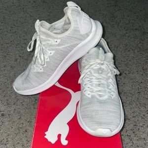 Womens Puma Tennis Shoes Size 9